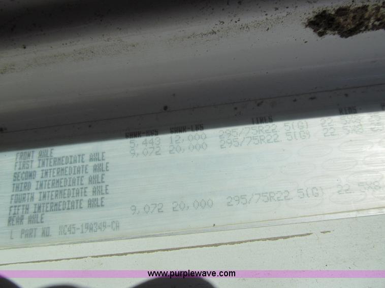 image for item A7505 1999 Sterling A9500 semi truck