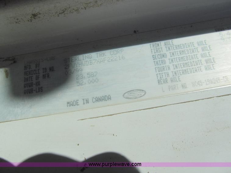 image for item A7505 1999 Sterling A9500 semi truck