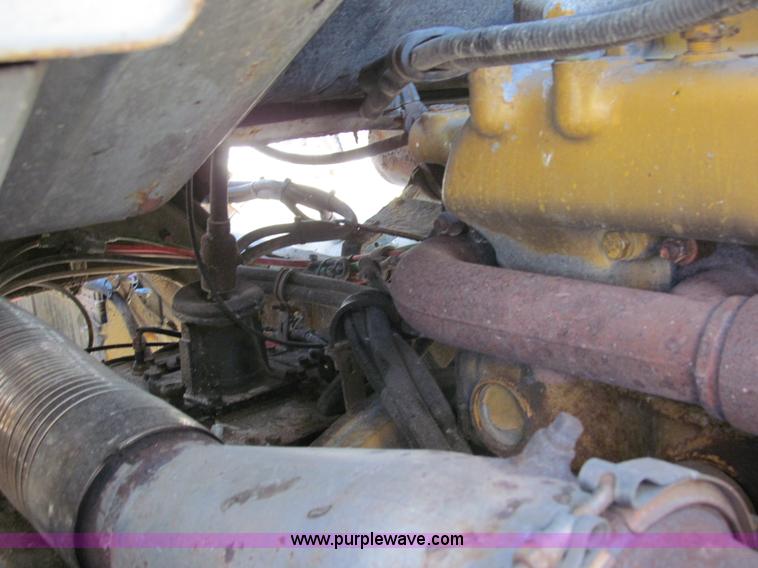 image for item A7505 1999 Sterling A9500 semi truck