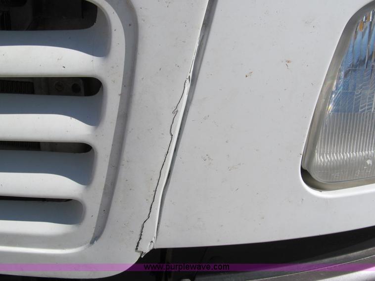 image for item A7505 1999 Sterling A9500 semi truck