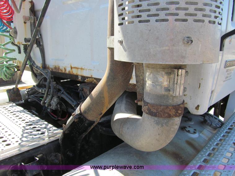 image for item A7505 1999 Sterling A9500 semi truck