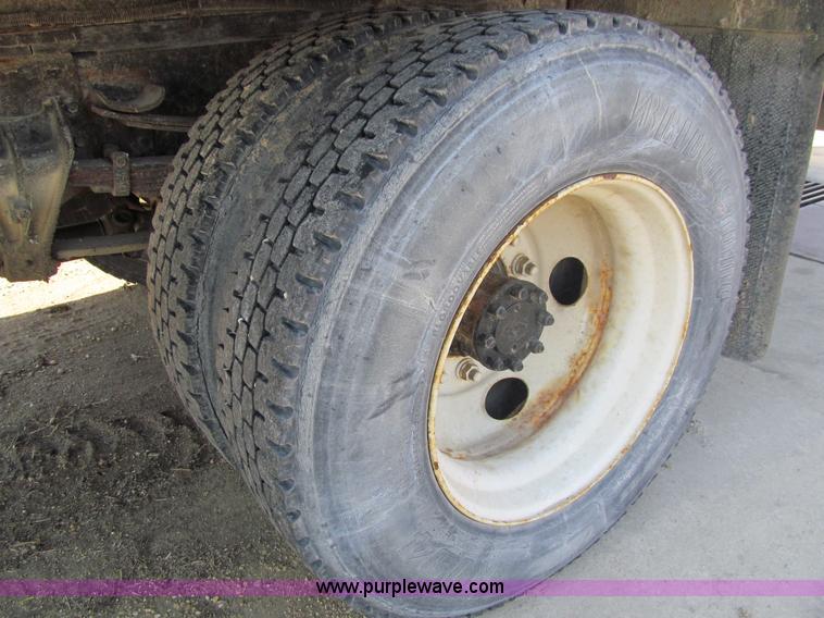 image for item A7506 1999 International 4700 box truck