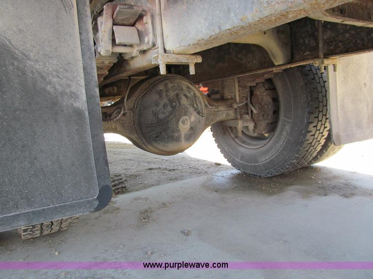 image for item A7506 1999 International 4700 box truck