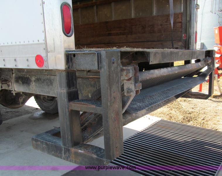 image for item A7506 1999 International 4700 box truck