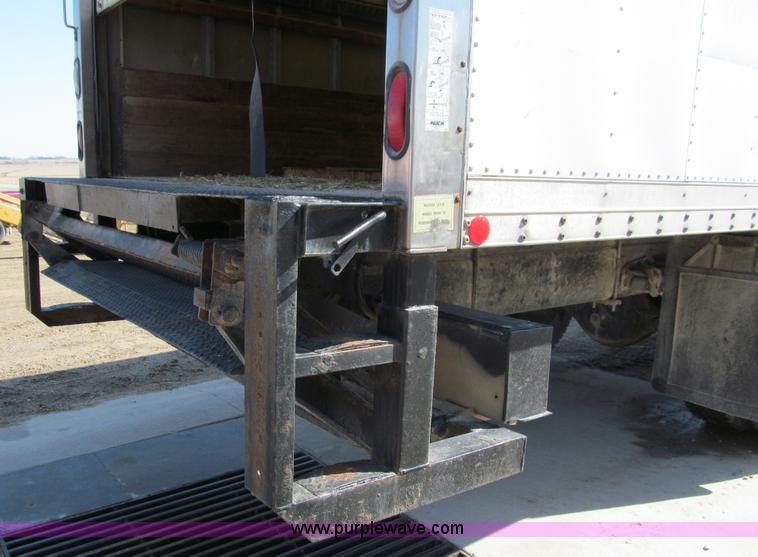image for item A7506 1999 International 4700 box truck