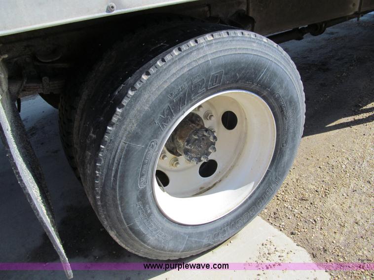 image for item A7506 1999 International 4700 box truck