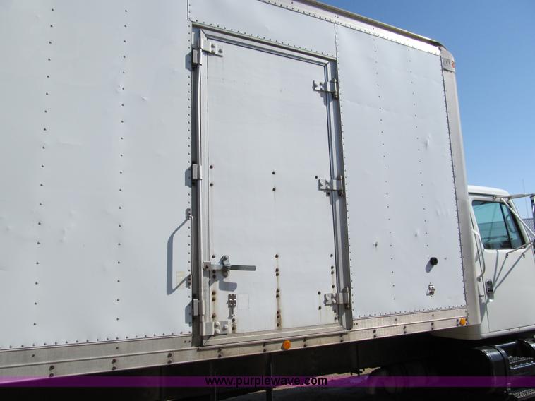 image for item A7506 1999 International 4700 box truck