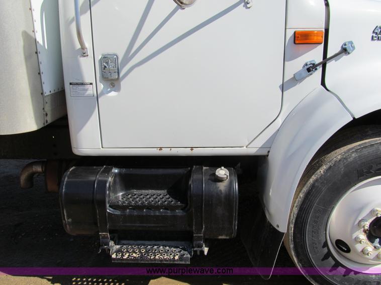 image for item A7506 1999 International 4700 box truck