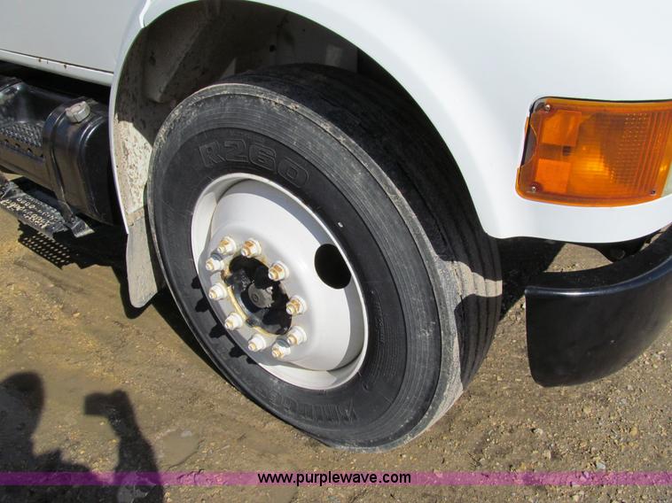 image for item A7506 1999 International 4700 box truck