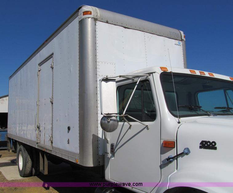 image for item A7506 1999 International 4700 box truck