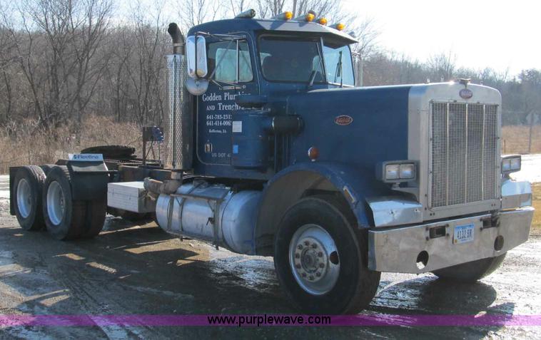 image for item A8073 1985 Peterbilt 359 semi truck