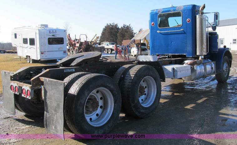 image for item A8073 1985 Peterbilt 359 semi truck