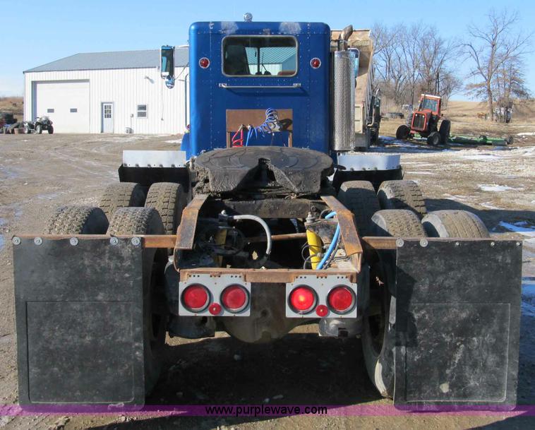 image for item A8073 1985 Peterbilt 359 semi truck