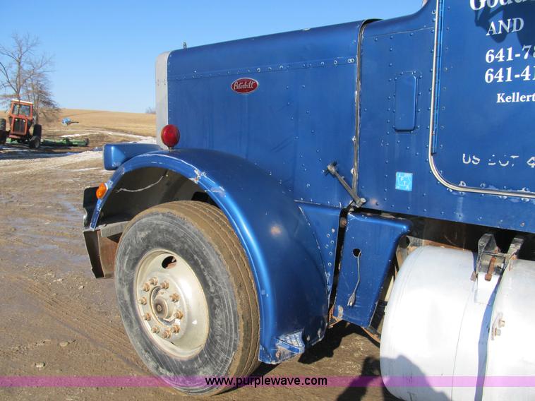 image for item A8073 1985 Peterbilt 359 semi truck