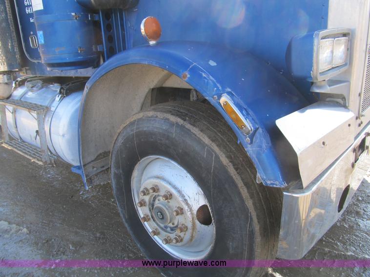 image for item A8073 1985 Peterbilt 359 semi truck