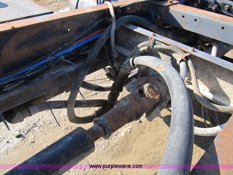 image for item A8073 1985 Peterbilt 359 semi truck