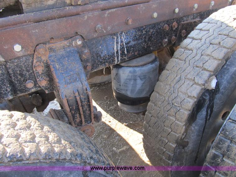 image for item A8073 1985 Peterbilt 359 semi truck