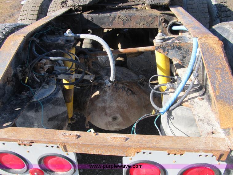 image for item A8073 1985 Peterbilt 359 semi truck