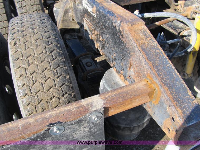 image for item A8073 1985 Peterbilt 359 semi truck