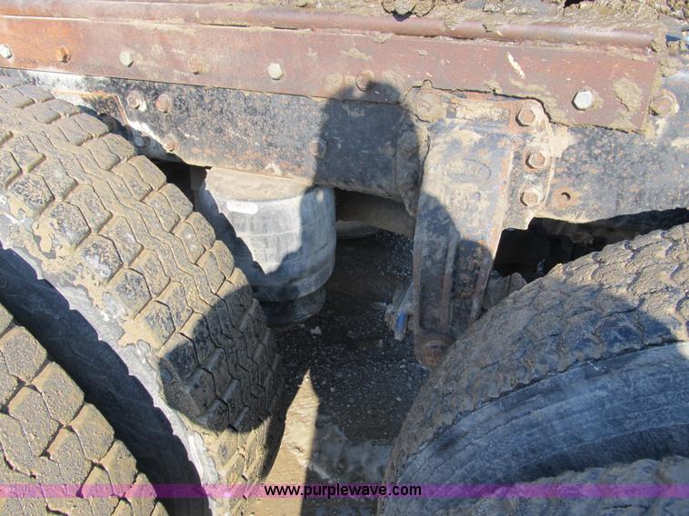 image for item A8073 1985 Peterbilt 359 semi truck