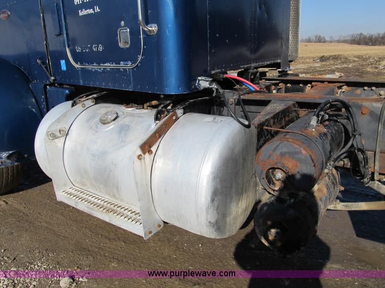 image for item A8073 1985 Peterbilt 359 semi truck