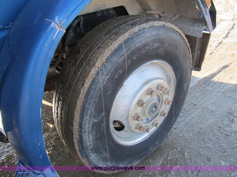 image for item A8073 1985 Peterbilt 359 semi truck