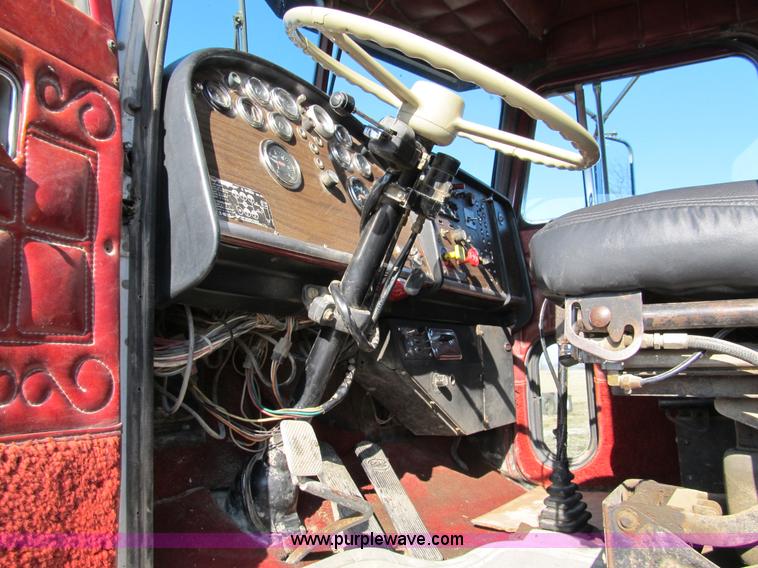 image for item A8073 1985 Peterbilt 359 semi truck