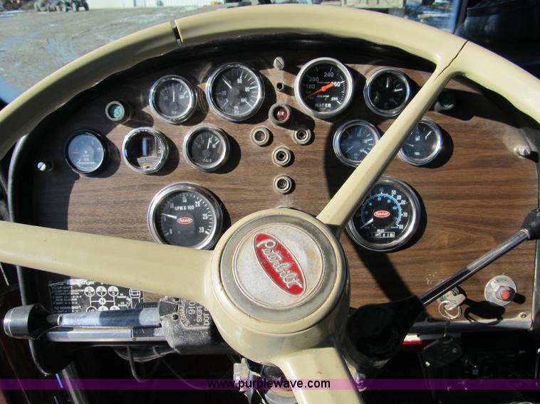 image for item A8073 1985 Peterbilt 359 semi truck