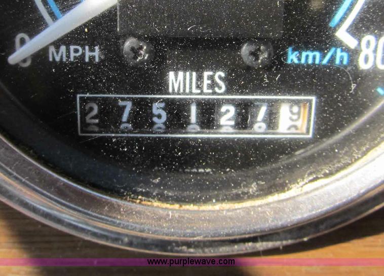 image for item A8073 1985 Peterbilt 359 semi truck