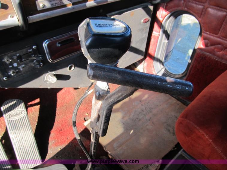 image for item A8073 1985 Peterbilt 359 semi truck