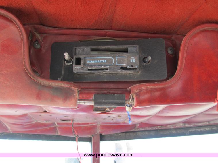 image for item A8073 1985 Peterbilt 359 semi truck