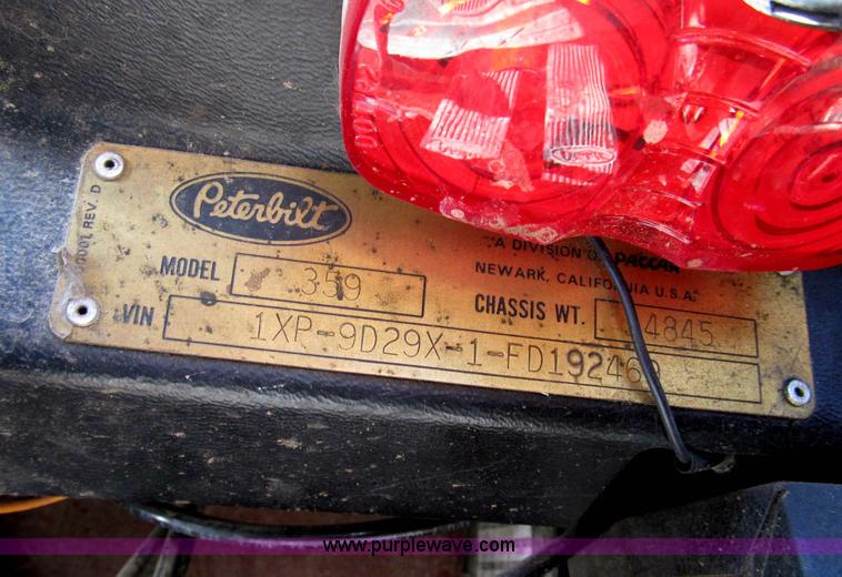 image for item A8073 1985 Peterbilt 359 semi truck