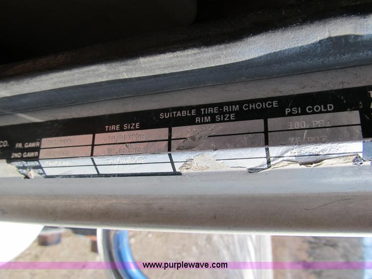 image for item A8073 1985 Peterbilt 359 semi truck