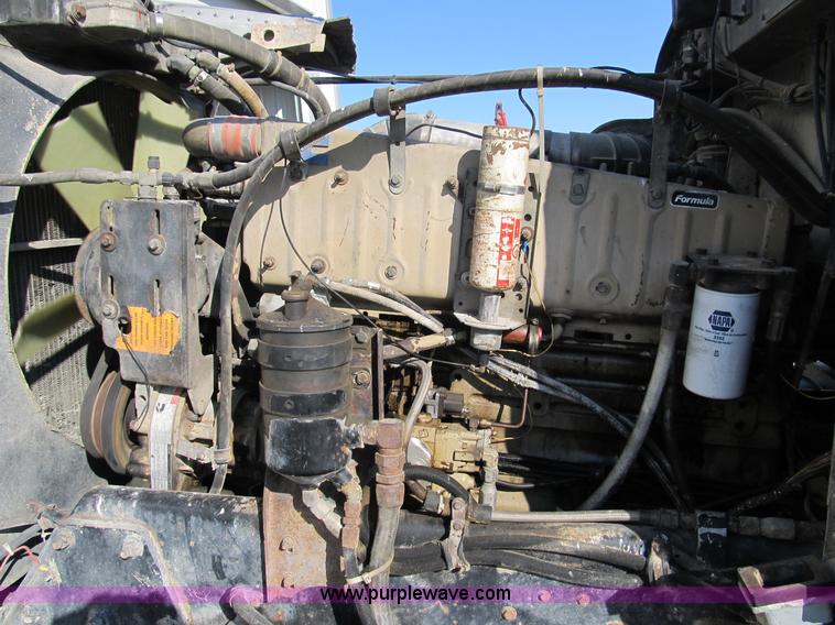 image for item A8073 1985 Peterbilt 359 semi truck