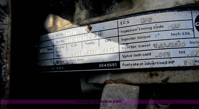 image for item A8073 1985 Peterbilt 359 semi truck