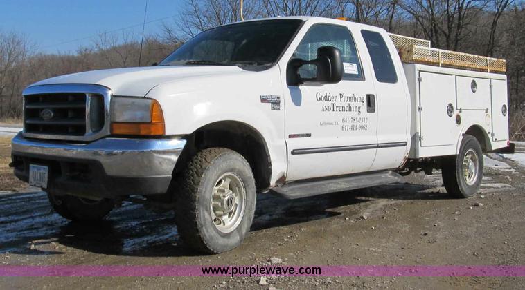 image for item A8074 2000 Ford F350 Lariat Super Duty SuperCab truck with utility bed