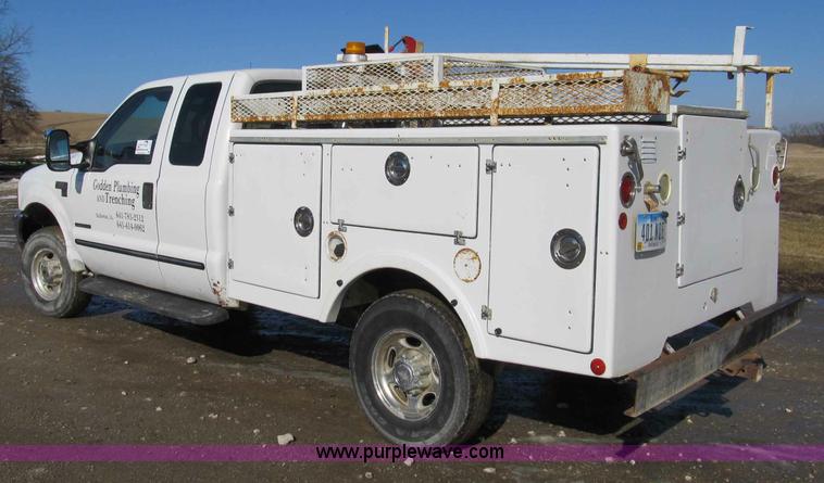 image for item A8074 2000 Ford F350 Lariat Super Duty SuperCab truck with utility bed