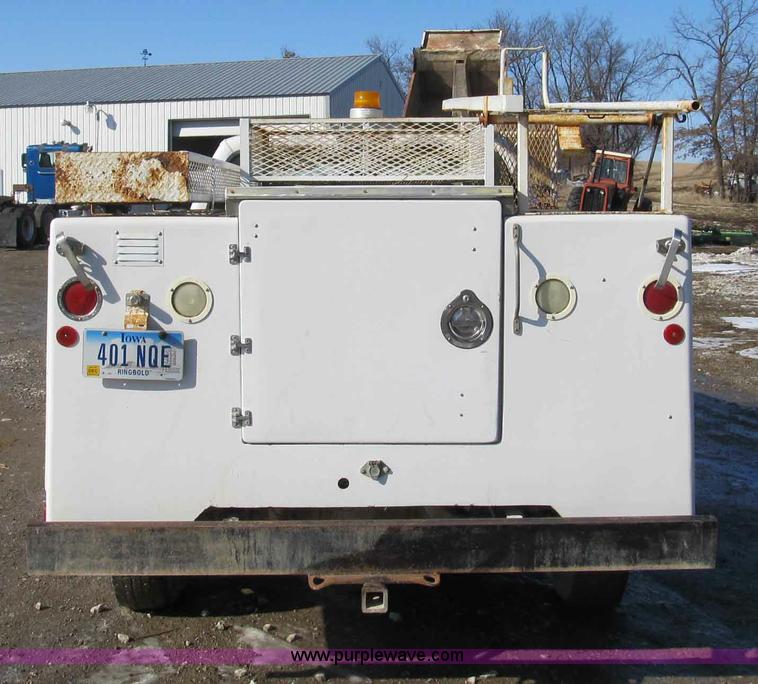 image for item A8074 2000 Ford F350 Lariat Super Duty SuperCab truck with utility bed