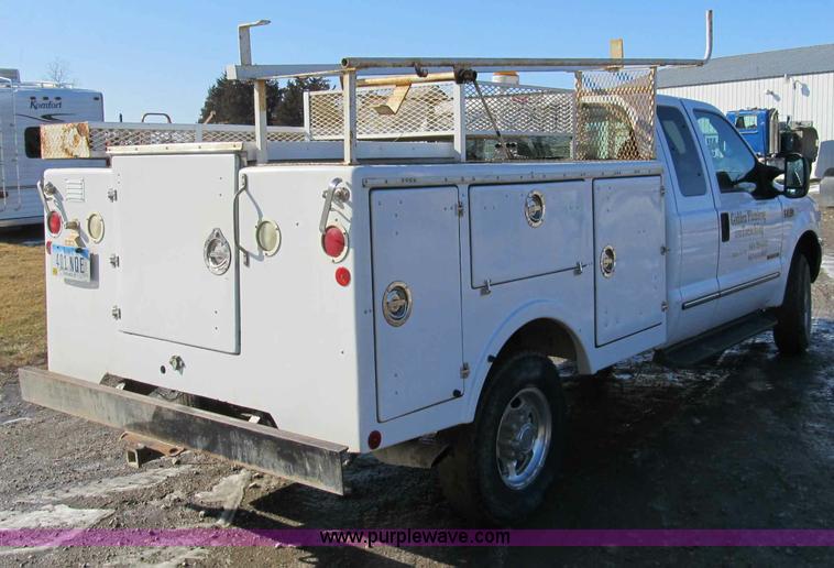 image for item A8074 2000 Ford F350 Lariat Super Duty SuperCab truck with utility bed