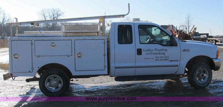 image for item A8074 2000 Ford F350 Lariat Super Duty SuperCab truck with utility bed