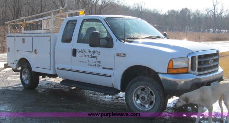 image for item A8074 2000 Ford F350 Lariat Super Duty SuperCab truck with utility bed