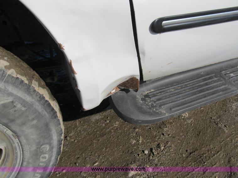 image for item A8074 2000 Ford F350 Lariat Super Duty SuperCab truck with utility bed