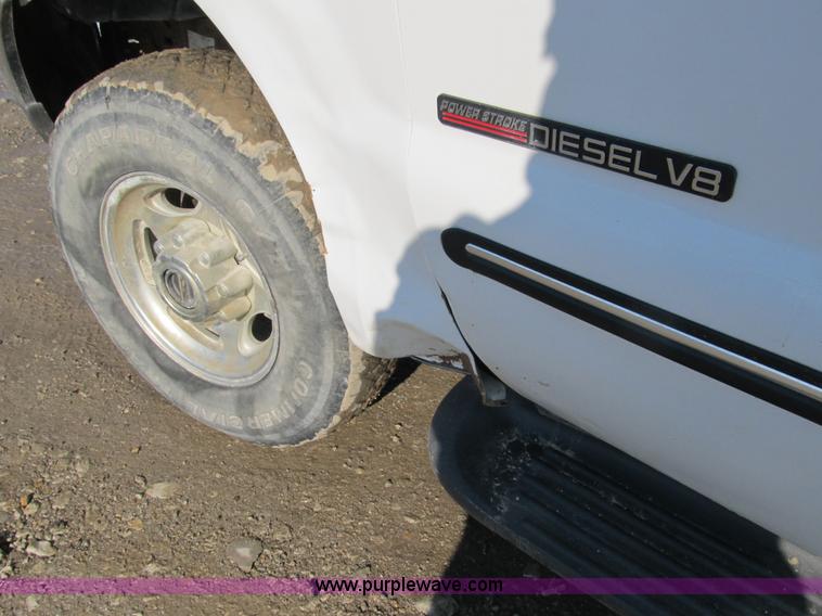 image for item A8074 2000 Ford F350 Lariat Super Duty SuperCab truck with utility bed