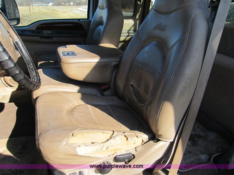 image for item A8074 2000 Ford F350 Lariat Super Duty SuperCab truck with utility bed