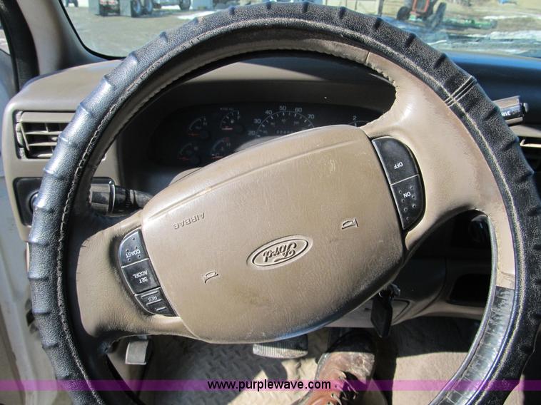 image for item A8074 2000 Ford F350 Lariat Super Duty SuperCab truck with utility bed