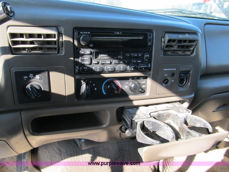 image for item A8074 2000 Ford F350 Lariat Super Duty SuperCab truck with utility bed