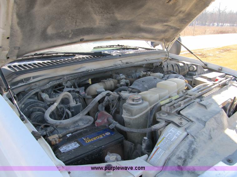 image for item A8074 2000 Ford F350 Lariat Super Duty SuperCab truck with utility bed