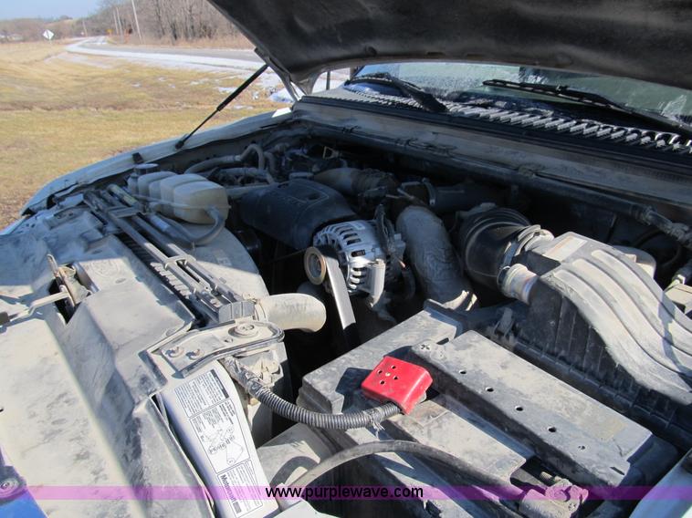 image for item A8074 2000 Ford F350 Lariat Super Duty SuperCab truck with utility bed