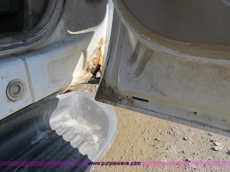 image for item A8074 2000 Ford F350 Lariat Super Duty SuperCab truck with utility bed