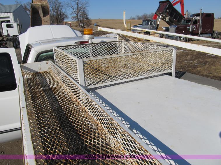 image for item A8074 2000 Ford F350 Lariat Super Duty SuperCab truck with utility bed